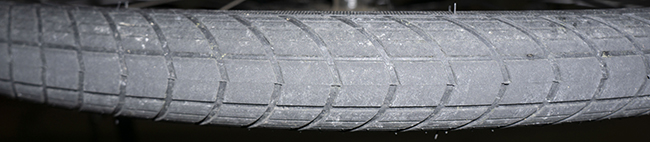 Photograph of Scwalbe Big Apple K-Guard bike tire tread.